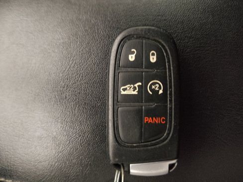 Used 2019 Jeep Cherokee Limited FWD image 32