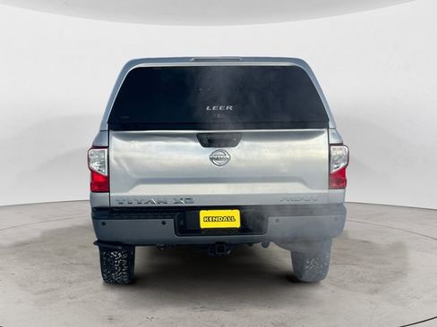 Used 2018 Nissan Titan PRO-4X w/ Pro-4x Convenience Package AWD/4WD image 4