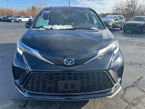 Used 2024 Toyota Sienna XSE image 42