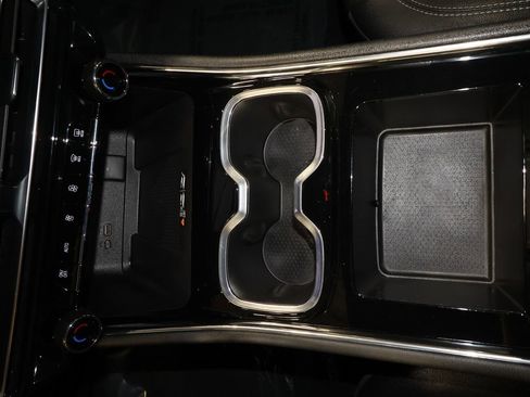 Used 2025 Chevrolet Traverse LT image 14