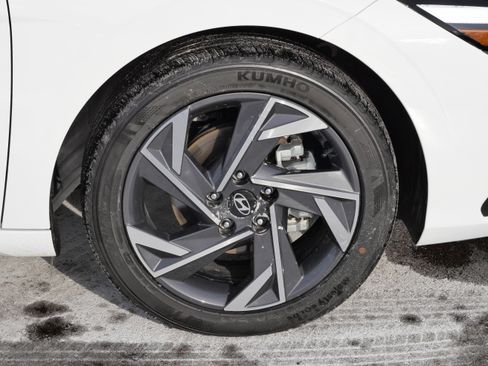 Certified 2025 Hyundai Elantra Sport image 15