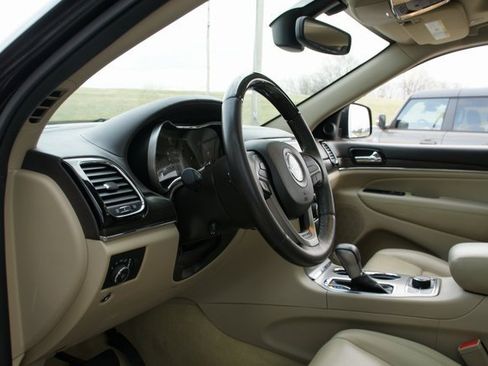 Used 2020 Jeep Grand Cherokee Overland image 13