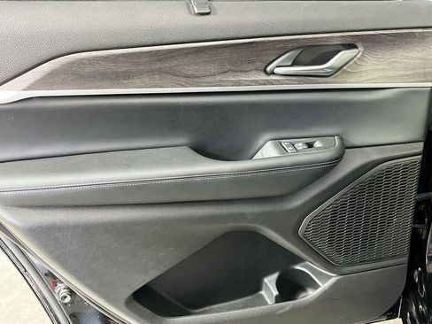 Used 2024 Jeep Grand Cherokee L Limited w/ Luxury Tech Group II image 29