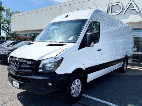 Used 2015 Mercedes-Benz Sprinter 2500 image 3