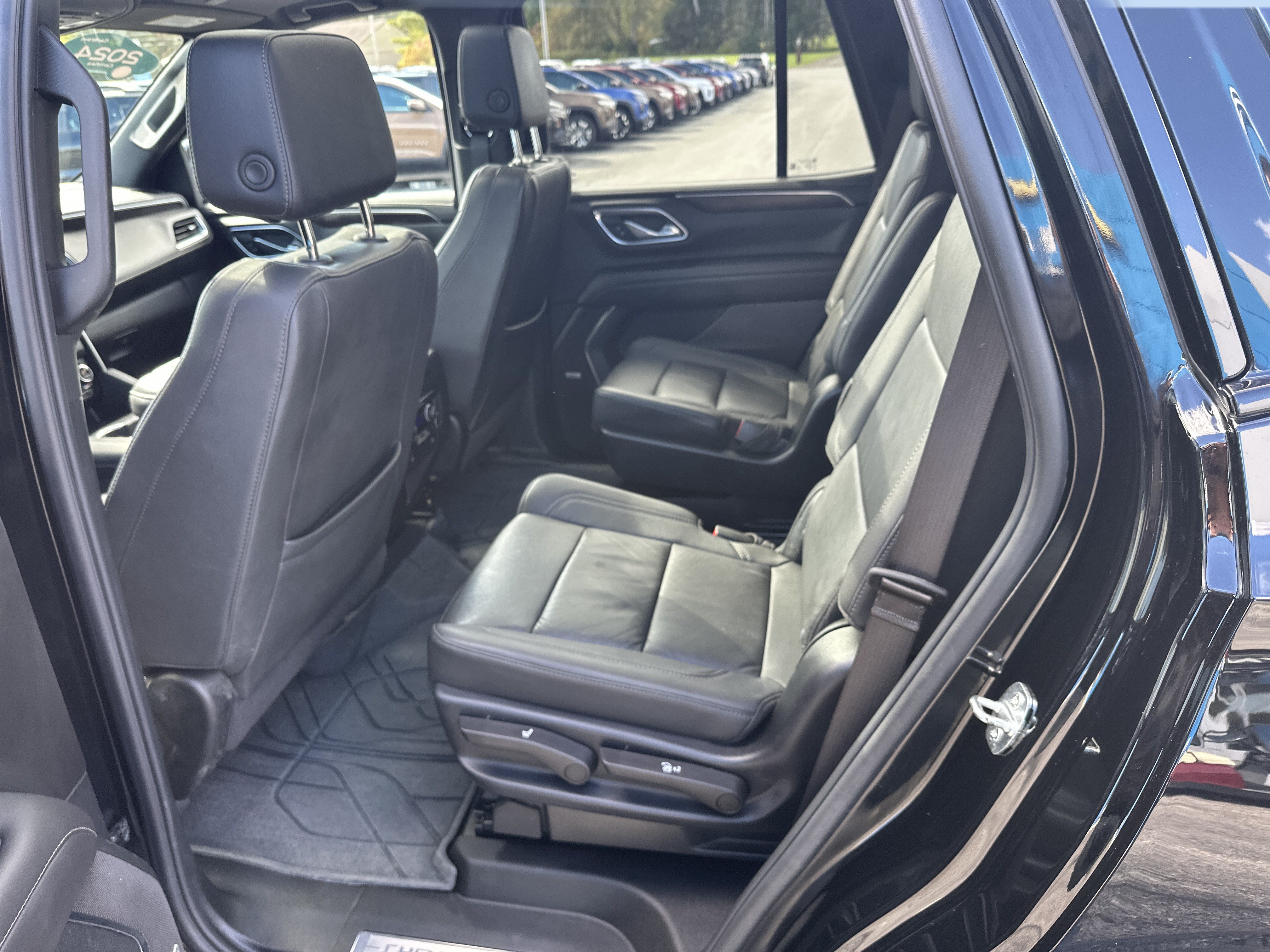 Certified 2024 Chevrolet Tahoe Z71 w/ Luxury Package AWD/4WD image 8