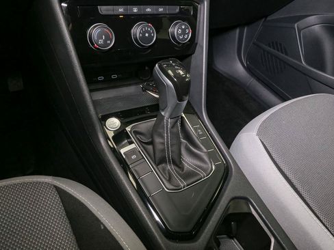 Certified 2024 Volkswagen Taos S FWD image 30