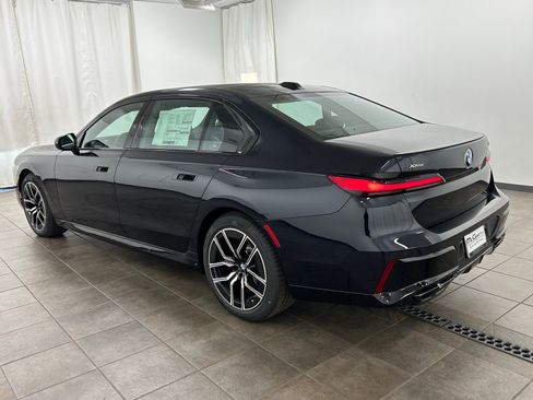 Used 2025 BMW 760i xDrive w/ Executive Package image 3