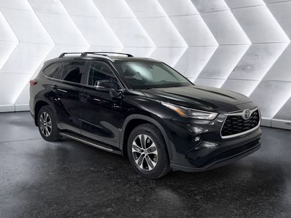 Used 2023 Toyota Highlander XLE