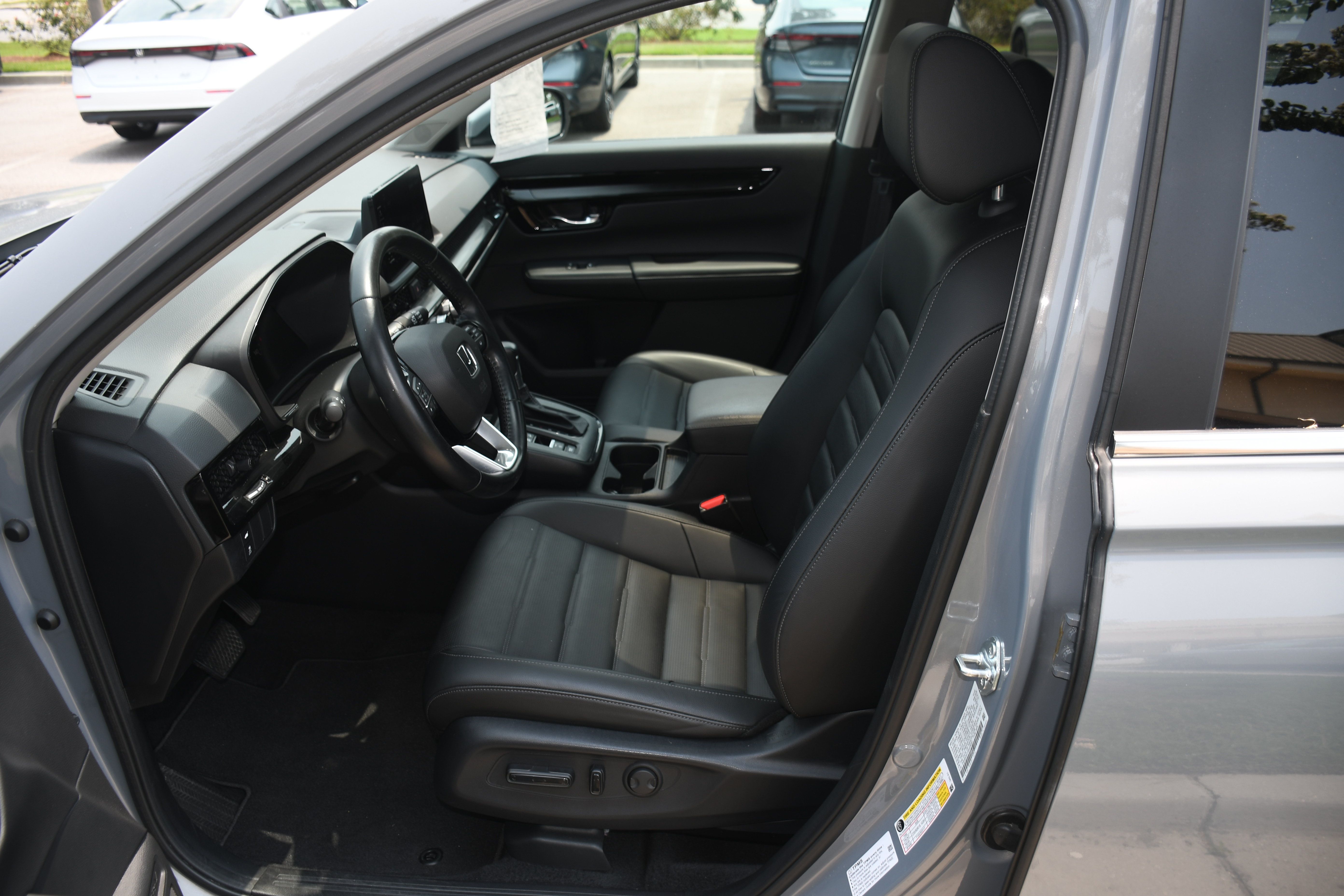 Used 2025 Honda CR-V EX-L image 8