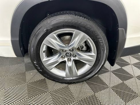 Used 2017 Toyota Highlander Limited w/ Carpet Mat Package AWD/4WD image 33