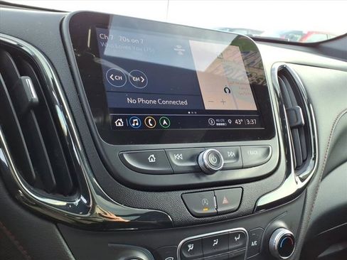 Used 2022 Chevrolet Equinox RS w/ RS Leather Package image 11