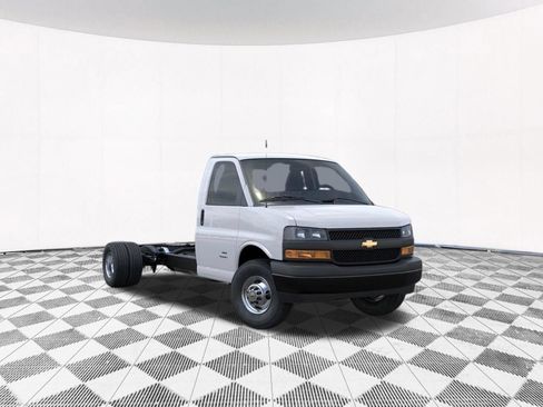 New 2026 Chevrolet Express 4500 Extended w/ Power Convenience Package RWD image 9