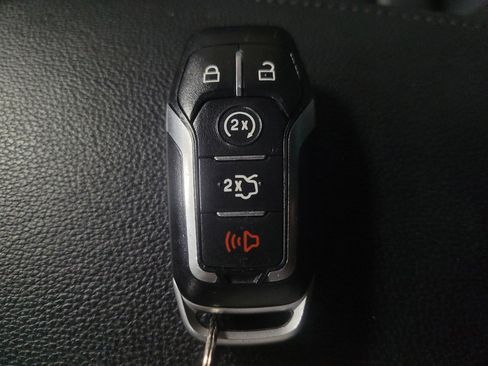 Used 2017 Ford Explorer XLT w/ Equipment Group 202A FWD image 32