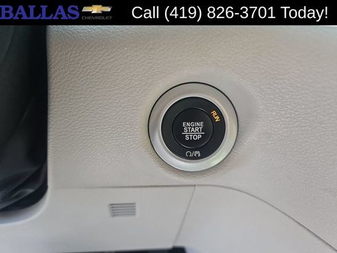 Used 2024 Chrysler Pacifica Touring-L FWD image 17