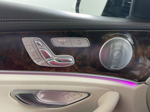 Used 2017 Mercedes-Benz E 300 4MATIC image 21