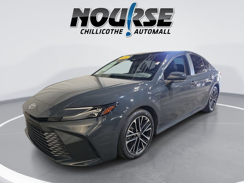 Used 2025 Toyota Camry XLE FWD image 1