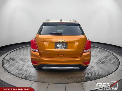 Used 2017 Chevrolet Trax LT w/ LT Convenience Package AWD/4WD image 4