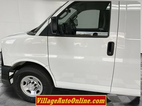 Used 2019 Chevrolet Express 2500 w/ Driver Convenience Package RWD image 9