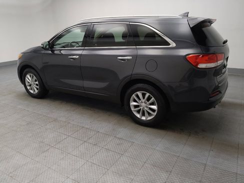 Used 2016 Kia Sorento LX w/ LX Convenience Package image 3