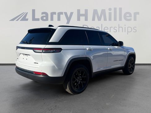 Used 2025 Jeep Grand Cherokee Altitude image 5