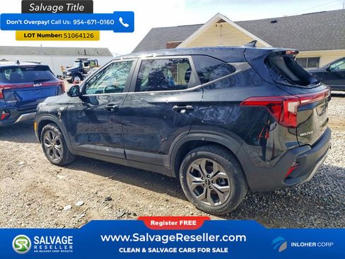 Used 2024 Kia Seltos LX AWD/4WD image 3