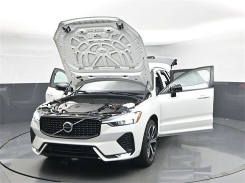 Used 2022 Volvo XC60 B6 R-Design w/ Protection Package Premier image 52