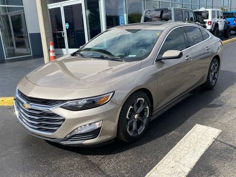 Used 2022 Chevrolet Malibu LT w/ Leather Package image 4