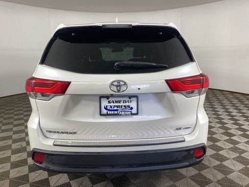 Used 2018 Toyota Highlander SE image 6