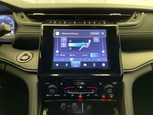 Certified 2024 Jeep Grand Cherokee L Laredo image 15