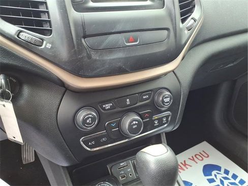 Used 2015 Jeep Cherokee Latitude image 16
