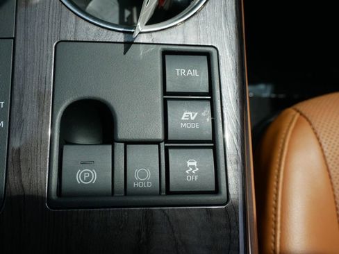 Used 2023 Toyota Highlander Platinum AWD/4WD image 24