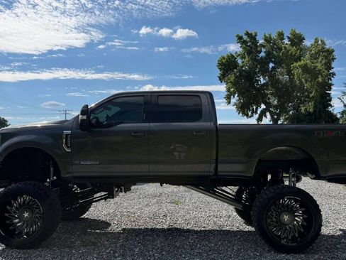 Used 2017 Ford F250 Lariat w/ Lariat Value Package AWD/4WD image 12
