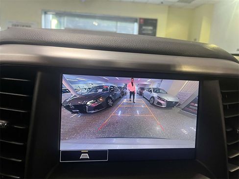 Used 2023 GMC Acadia SLT w/ Preferred Package image 18