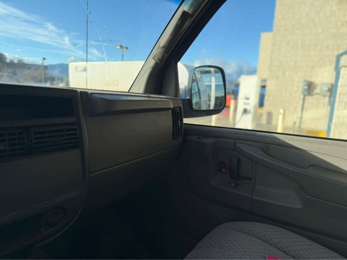 Used 2005 Chevrolet Express 2500 Extended image 17