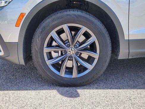 Used 2022 Volkswagen Tiguan SE image 8