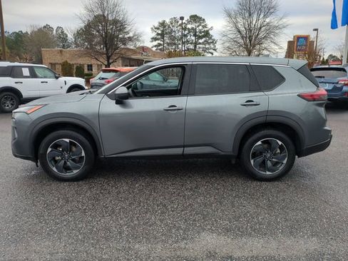 Used 2024 Nissan Rogue SV image 6