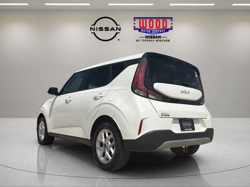 Used 2023 Kia Soul LX w/ LX Technology Package FWD image 4