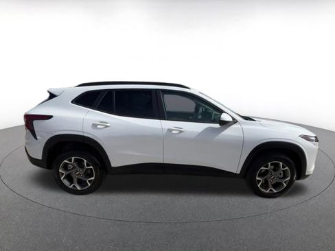 Used 2025 Chevrolet Trax LT image 16