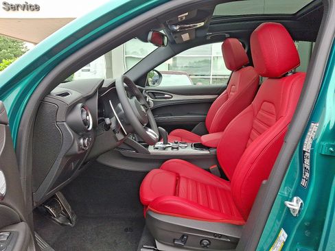 New 2025 Alfa Romeo Stelvio Sprint image 9