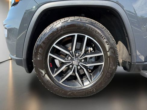 Used 2018 Jeep Grand Cherokee Trailhawk w/ Trailhawk Luxury Group AWD/4WD image 10