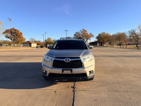 Used 2014 Toyota Highlander XLE image 5