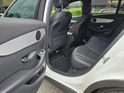 Used 2019 Mercedes-Benz GLC 300 4MATIC image 18