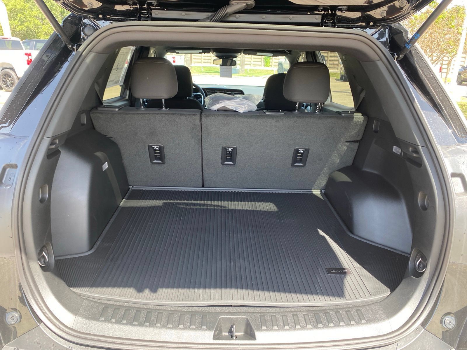 New 2027 GMC Terrain Elevation w/ LPO, Floor Liner Package FWD image 13
