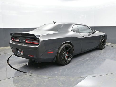 Used 2019 Dodge Challenger SRT Hellcat Redeye image 37