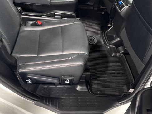 Used 2019 Toyota Highlander Limited AWD/4WD image 24
