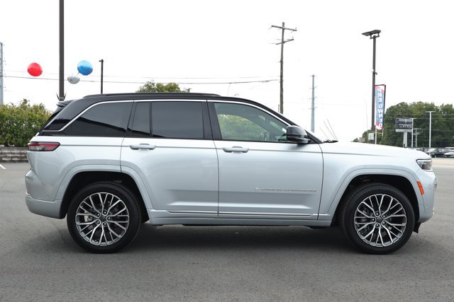 Certified 2026 Jeep Grand Cherokee Summit AWD/4WD image 4