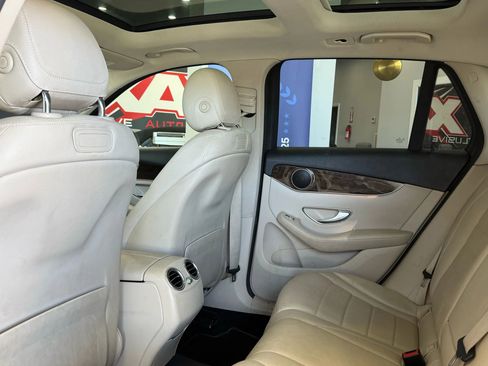 Used 2019 Mercedes-Benz GLC 300 image 24
