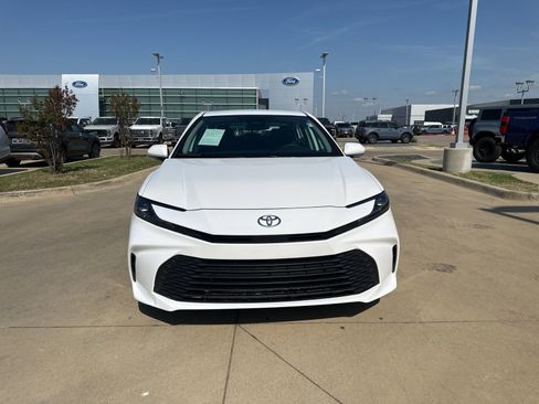 Used 2025 Toyota Camry LE FWD image 9