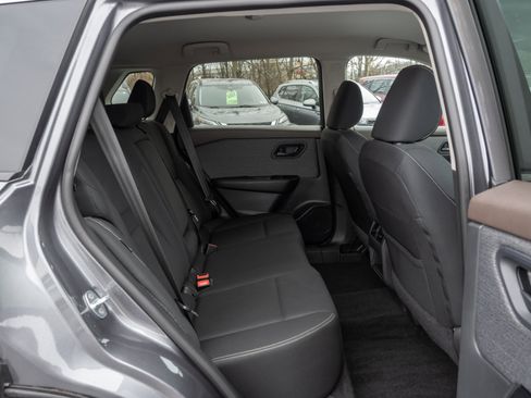 Used 2023 Nissan Rogue S image 30