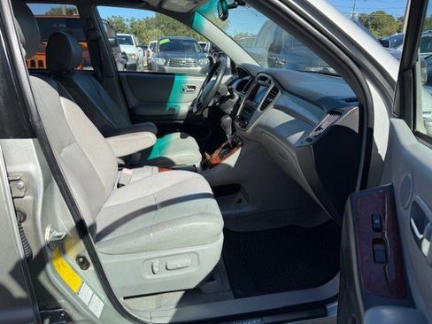 Used 2004 Toyota Highlander Limited image 11